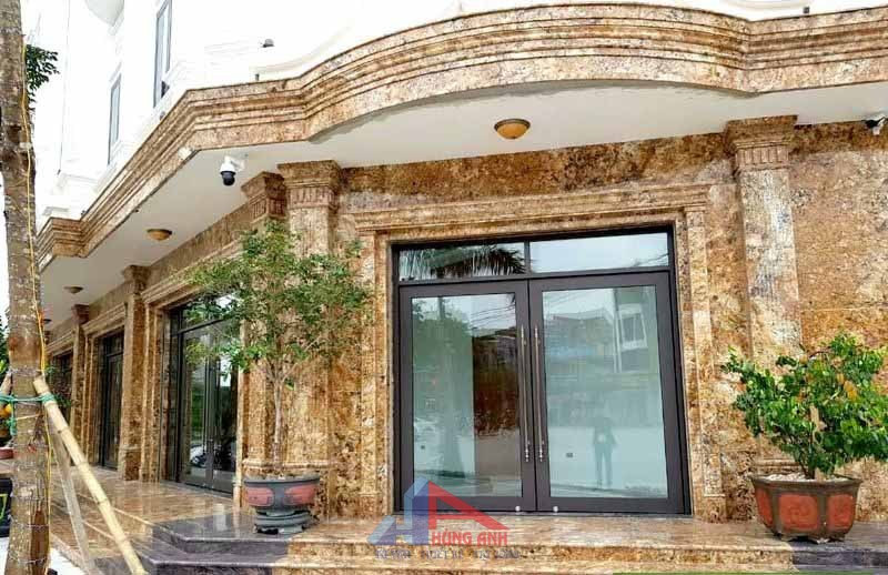 Mẫu Thiết kế Nhà Tân Cổ Điển Sang Trọng, Vượt Thời Gian ốp đá mặt tiền nhà